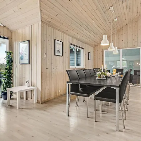 Stunning In Idestrup With Kitchen בית נופש *