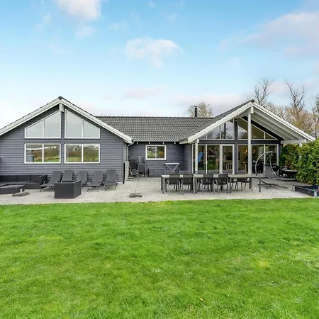 Stunning In Idestrup With Kitchen בית נופש *