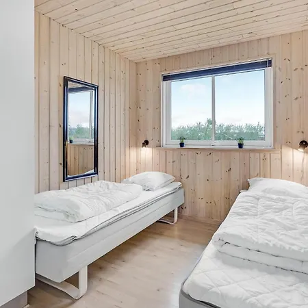 Stunning In Idestrup With Kitchen 別荘 *